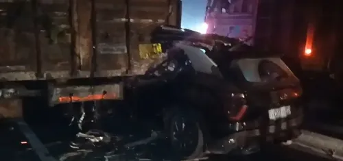 क्या पटना में कोहरे के चलते तीन वाहनों की टक्कर हुई, जिसमें दो लोगों की मौत और चार घायल हो गए?