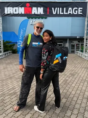 पत्नी अंकिता के साथ पहली बार आयरनमैन ट्रायथलॉन में हिस्सा लेने पहुंचे मिलिंद सोमन