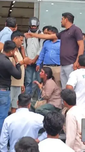 नोएडा बरौला में पत्नी को मित्र के साथ देख पति भड़का, बाज़ार में मारपीट; दोनों गिरफ्तार
