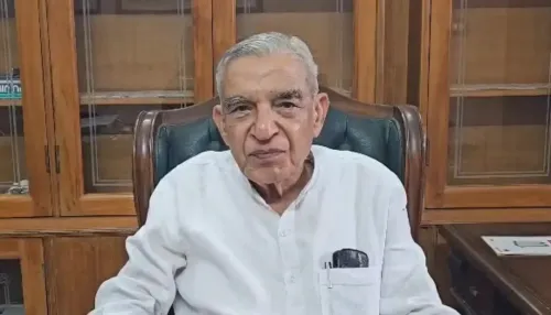 क्या पवन बंसल ने पीएम मोदी की स्वदेशी अपनाने की अपील पर सवाल उठाते हुए चीन से आयात पर चिंता जताई?