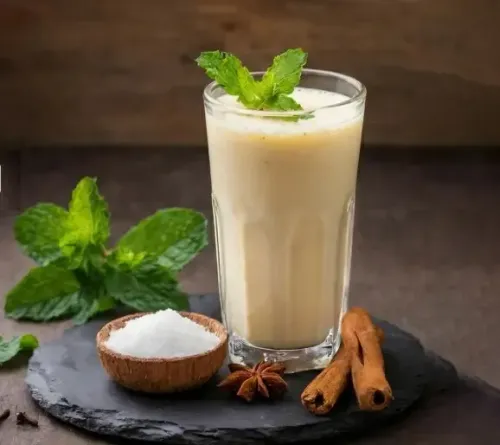 गर्मियों में छाछ: एक प्राकृतिक पेय जो तन-मन को रखे ठंडा और ताजगी भरा