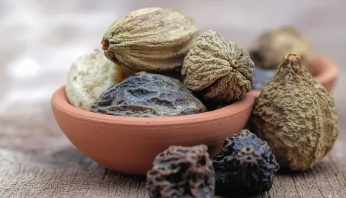 क्या पेट की सफाई के लिए त्रिफला सबसे असरदार है?