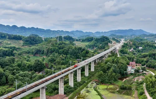 चीन का परिवहन निवेश 2025 में रिकॉर्ड स्तर पर, 36 खरब 70 अरब युआन से अधिक