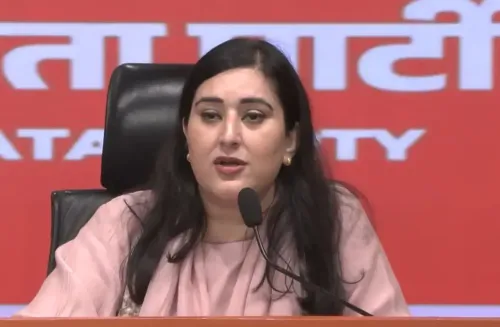 बांसुरी स्वराज का राहुल गांधी पर हमला: JNU सांसद प्रोफेसर के यौन उत्पीड़न आरोपों पर कांग्रेस की चुप्पी क्यों?