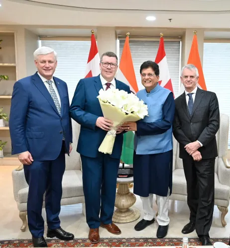 पीयूष गोयल की कनाडा के पूर्व प्रधानमंत्री स्टीफन हार्पर से मुलाकात, आर्थिक सहयोग पर चर्चा