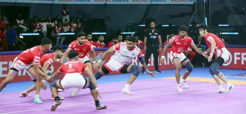 How did Rakesh’s career-best 20-point game lead Gujarat Giants to victory over UP Yoddhas?