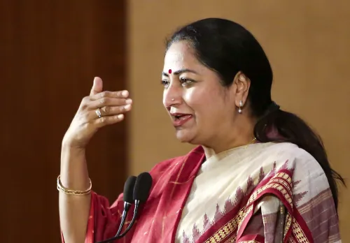 क्या पीएम केयर योजना के बच्चों के बीच पहुंची सीएम रेखा गुप्ता, बोलीं- ये सभी मेरे परिवार?