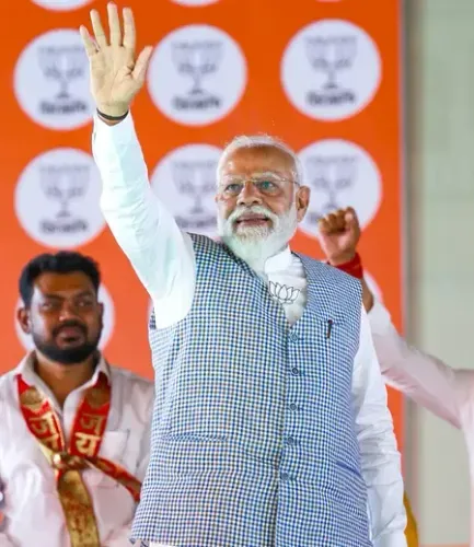 PM Modi's Historic Visit to Karnataka: A Warm Reception from CM Siddaramaiah