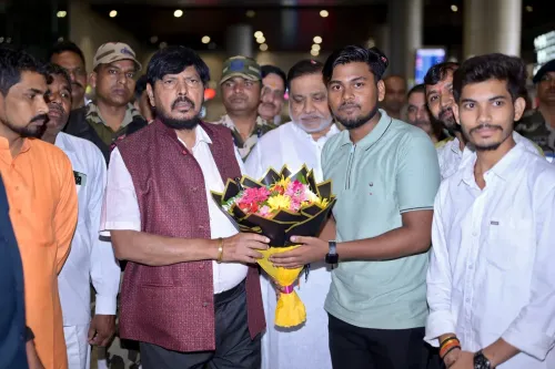 राहुल गांधी मोदी-शाह पर दोष मढ़ते रहेंगे, सत्ता कभी नहीं मिलेगी: रामदास आठवले का तीखा हमला