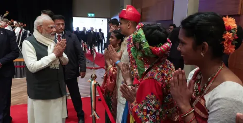 PM मोदी का ओस्लो में भारतीय समुदाय ने किया भव्य स्वागत, 43 साल बाद नॉर्वे पहुंचे भारतीय प्रधानमंत्री
