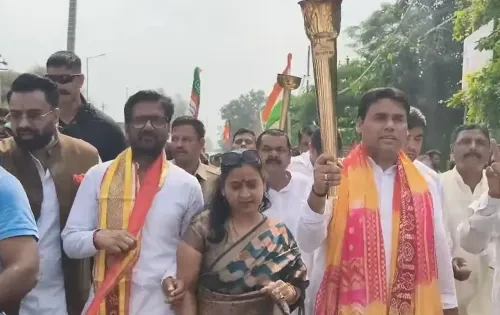 मोदी के सार्वजनिक जीवन के 25 साल पूरे, अमरोहा में BJP की सेवा ज्योति यात्रा