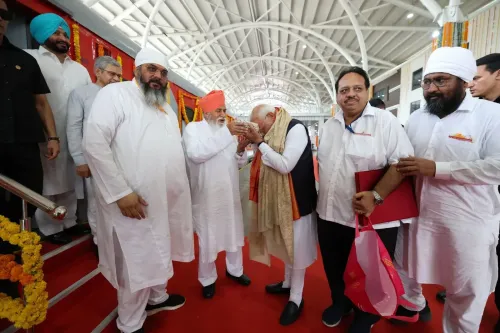 PM Modi Meets Sant Niranjan Dass Ji in Jalandhar