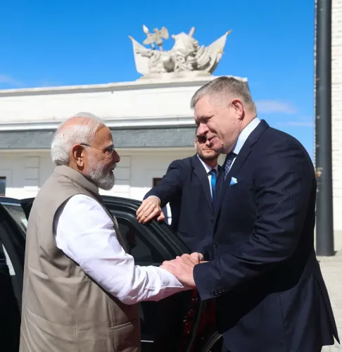 PM Modi Meets Slovakia PM Fico at Bratislava Castle