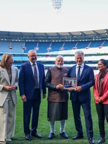 पीएम मोदी ने ऑस्ट्रेलिया के पूर्व कप्तान स्टीव वॉ को भेंट की 20 साल पुरानी तस्वीर 