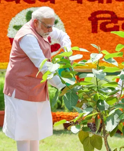'एक पेड़ मां के नाम': मोदी की अपील — अहमदाबाद में 1 घंटे में 3.5 लाख पौधे, यूपी में 35 करोड़ रोपे गए