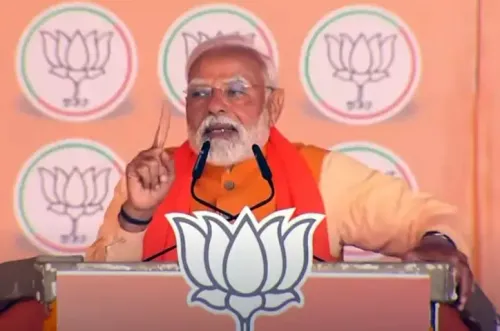 PM Modi Criticizes 'Corrupt' AAP Government, Engages Purvanchalis and Women at Delhi Rally