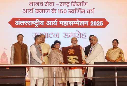 How is PM Modi Encouraging Arya Samaj to Lead the Swadeshi Movement?