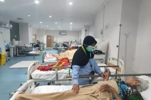 What Impact Has Pneumonia Had on Indonesian Haj Pilgrims in Saudi Arabia?