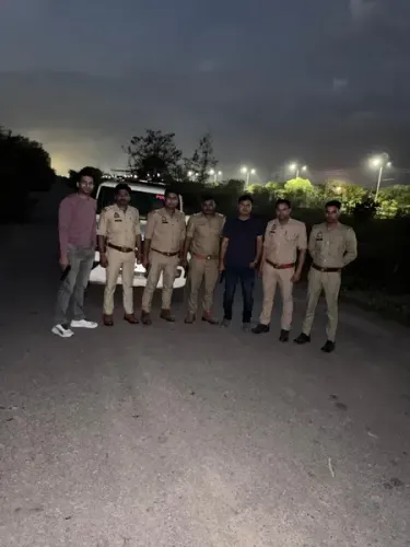 ग्रेटर नोएडा : पुलिस मुठभेड़ के दौरान शातिर अभियुक्त गिरफ्तार, अवैध हथियार और बाइक बरामद