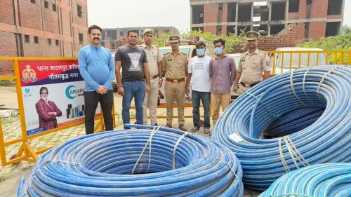 ग्रेटर नोएडा: गोदाम चोरी का खुलासा, दो गिरफ्तार; ₹5 लाख के ऑप्टिकल फाइबर पाइप बरामद