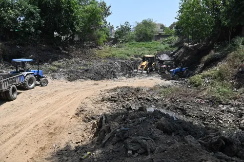 Pond in Punjab Desilted and Cleaned After 50 Years