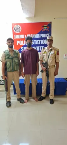 पुंछ में एटीएम स्वैपिंग ठग गिरफ्तार: बिना गार्ड वाले एटीएम पर मदद का नाटक कर कार्ड बदलता था एजाज अहमद