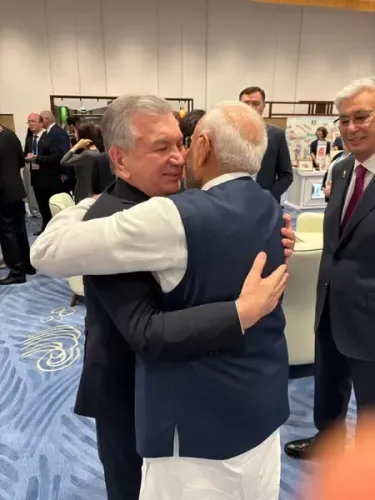 क्या प्रधानमंत्री मोदी ने किर्गिस्तान और उज्बेकिस्तान के राष्ट्रपतियों से द्विपक्षीय संबंधों पर चर्चा की?
