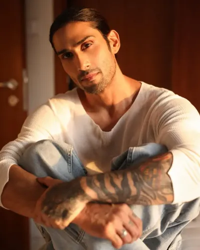 Why Did Prateik Smita Patil Choose His Late Mother's Surname?