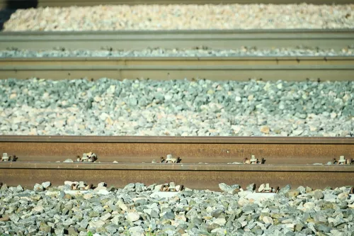 प्रयागराज में भीषण रेल दुर्घटना, तेज रफ्तार ट्रेन से पांच यात्रियों की हुई मौत