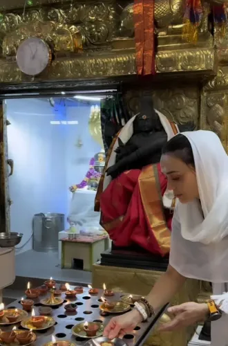 Preity Zinta prays at Paris Kanapathy Temple on last Sawan Somwar