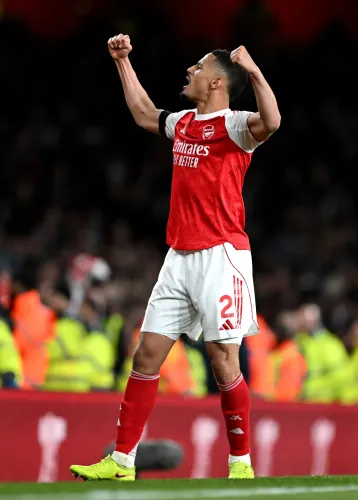 Arsenal edge Burnley 1-0, move five points clear in Premier League title race
