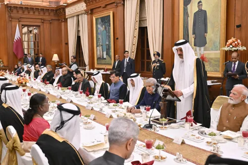 President Droupadi Murmu Welcomes Qatar's Amir