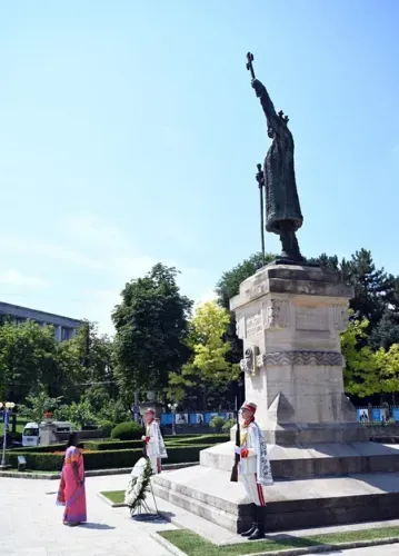 President Murmu honours Stefan cel Mare monument in Chisinau, Moldova