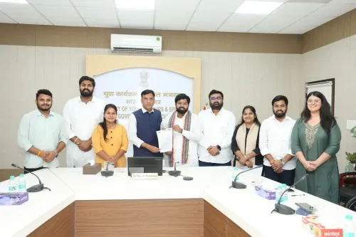 पंजाब विश्वविद्यालय में ओलंपिक स्तरीय सिंथेटिक ट्रैक को मंजूरी, ABVP ने मांडविया को सौंपा खेल सुधार ज्ञापन