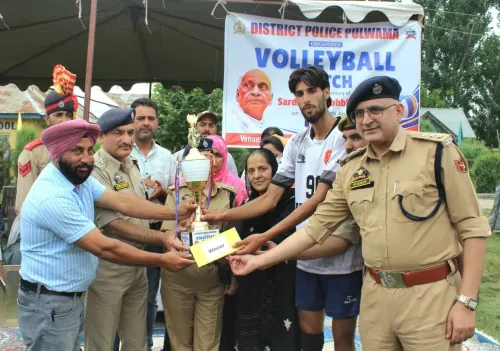पुलवामा पुलिस ने सरदार पटेल की 150वीं जयंती पर लस्सीपोरा में वॉलीबॉल मैच आयोजित किया