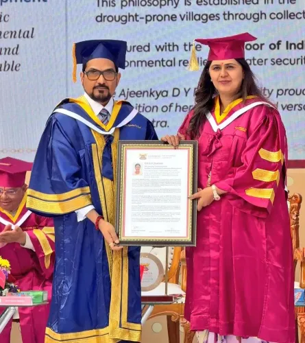 क्या पुणे की अजिंक्य डीवाई पाटिल यूनिवर्सिटी ने पंकजा मुंडे को दी मानद पीएचडी की उपाधि?