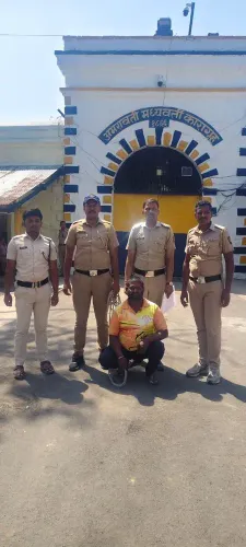 पुणे में अवैध हाथभट्टी शराब विक्रेता पर MPDA कार्रवाई, अजित मासाळ एक वर्ष के लिए नजरबंद