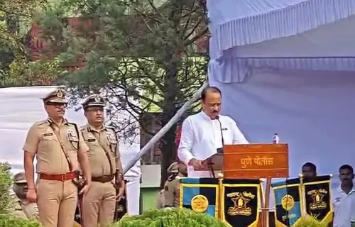 क्या उपमुख्यमंत्री अजित पवार ने शहीद पुलिसकर्मियों को श्रद्धांजलि दी?