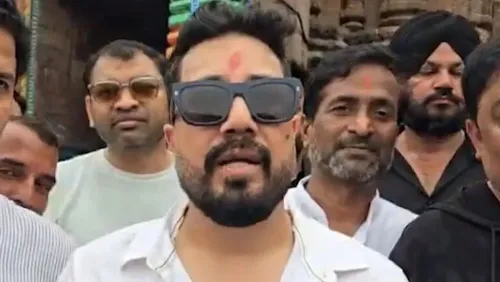 मीका सिंह पहुंचे पुरी के जगन्नाथ मंदिर, पूजा-अर्चना के बाद ग्रहण किया महाप्रसाद