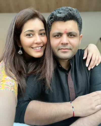 Raashii Khanna's Raksha Bandhan note to brother Raunaq goes viral