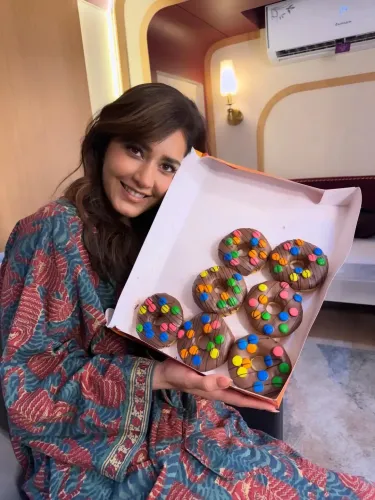 Raashii Khanna Receives a Sweet Surprise from Vidya Balan on Set