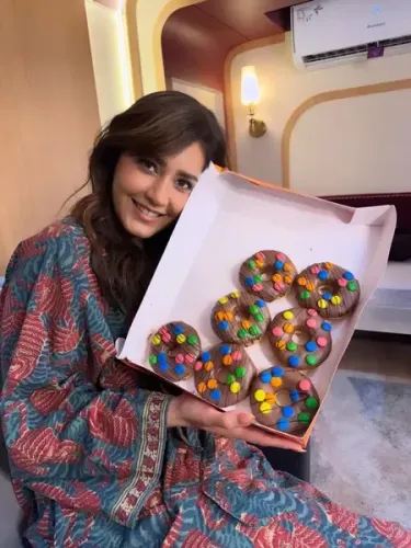 Raashii Khanna Receives a Sweet Surprise from Vidya Balan on Set