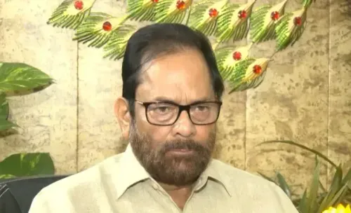 नकवी का राहुल गांधी पर हमला: 'सत्ता परिवर्तन का जुनून राजनीतिक गुमनामी की राह',  BJP का 'लोकतंत्र बचाओ' अभियान