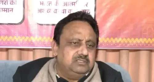 क्या राहुल गांधी का राम मंदिर जाना कांग्रेस के लिए इतिहास के पन्नों पर एक कलंक है?