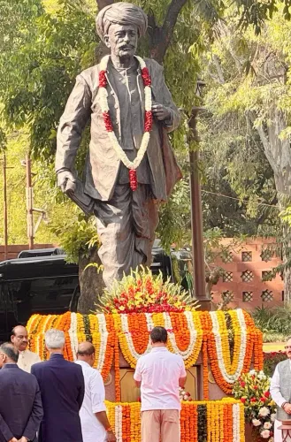Rahul Gandhi and Kharge Honor Jyotiba Phule's 200th Birth Anniversary, Celebrating His Legacy of Social Justice