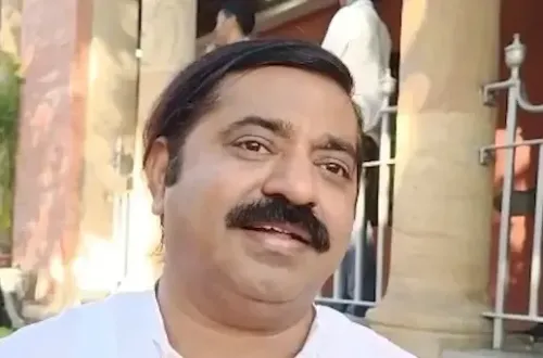 क्या <b>राहुल गांधी</b> विदेश जाकर <b>देश</b> की <b>छवि</b> को खराब करते हैं?: <b>राम कदम</b>