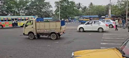 Kolkata and South Bengal Brace for Continued Rain and Thunderstorms; Orange Alert Issued in Seven Districts