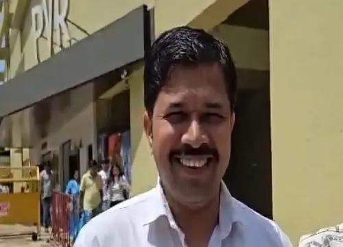 'राजा शिवाजी' का पहला शो: दर्शकों ने रितेश देशमुख की फिल्म को बताया मास्टरपीस, आंसू नहीं रुके