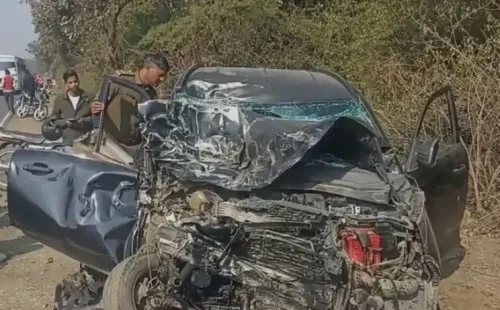 क्या राजस्थान के झालावाड़ में ट्रक और कार के बीच हादसे में हेडमास्टर की मौत हुई?