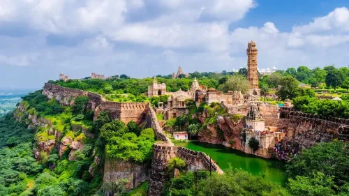 चित्तौड़गढ़ किला: 700 एकड़ में फैला 7वीं सदी का यह दुर्ग, जहां भीम के पैर पटकने से बना था भीमताल कुंड